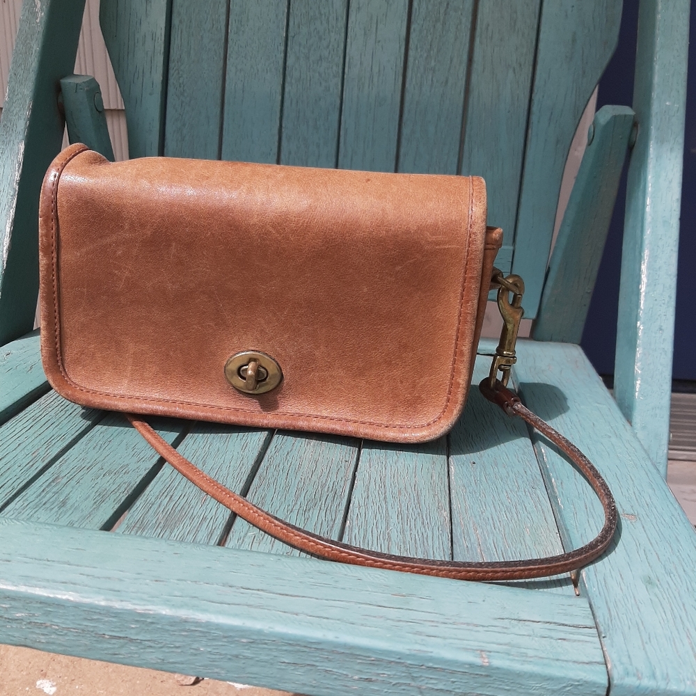 Vintage 70s Coach 9385 Shoulder Purse Kisslock Dinky Crossbody Bag